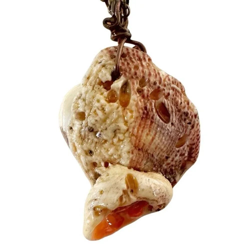 Shell pendant necklace - Picture 3 of 8